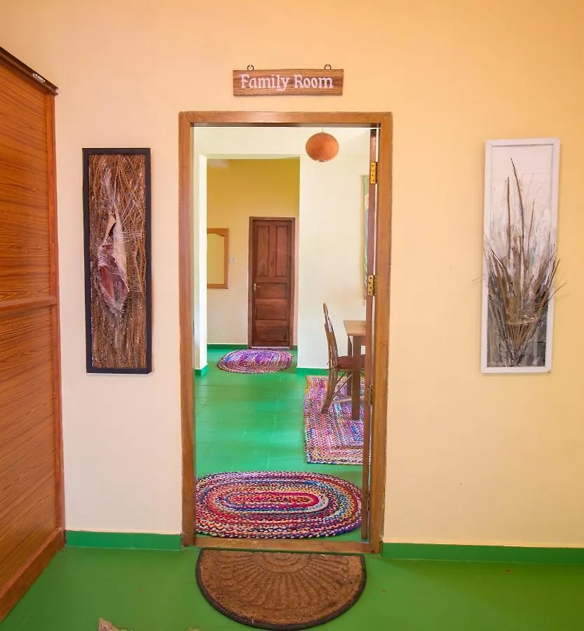 Chrissie'S Hotel Thekkady